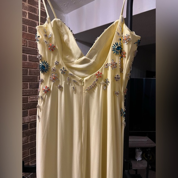 🌼 Mac Duggal Buttercup Yellow Embellished Gown – NEW Without Tags - Picture 6 of 6